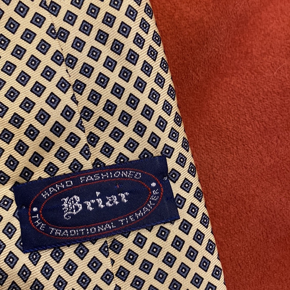 EUC Briar silk tie
